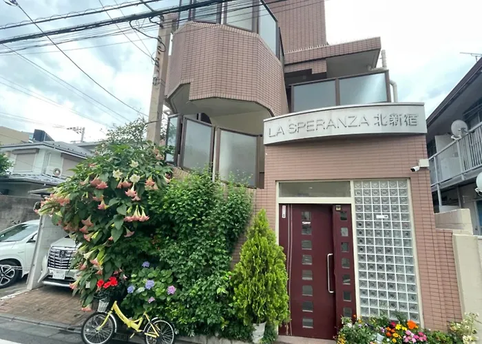 桜宿28 Square Meter King Size Bed With Sofa Bed, Garden Room